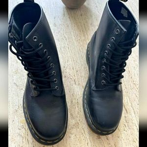 Doc Martens 8 Hole Leather